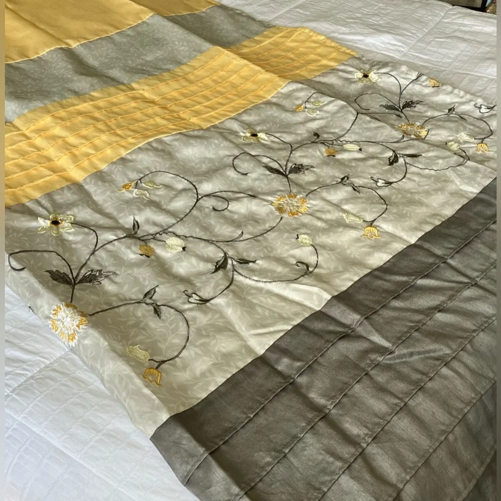Madison Park Shimmering Yellow/Gold/White/Gray Silky Polyester Fabric beautiful